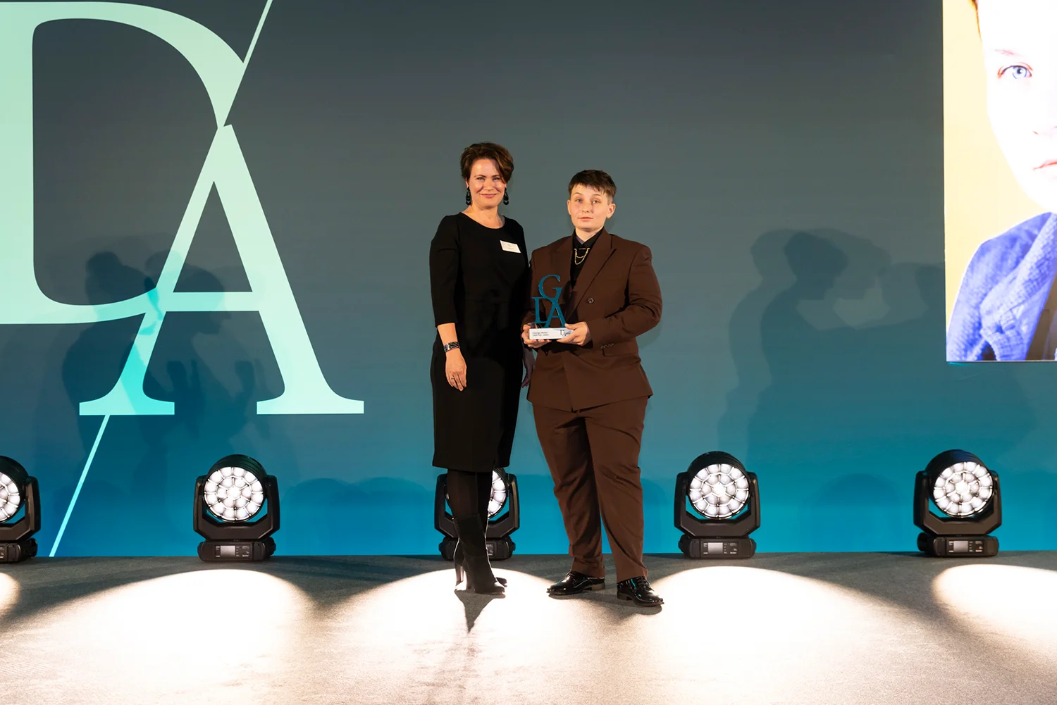 Frauke Bank überreicht Award beim German Diversity Award