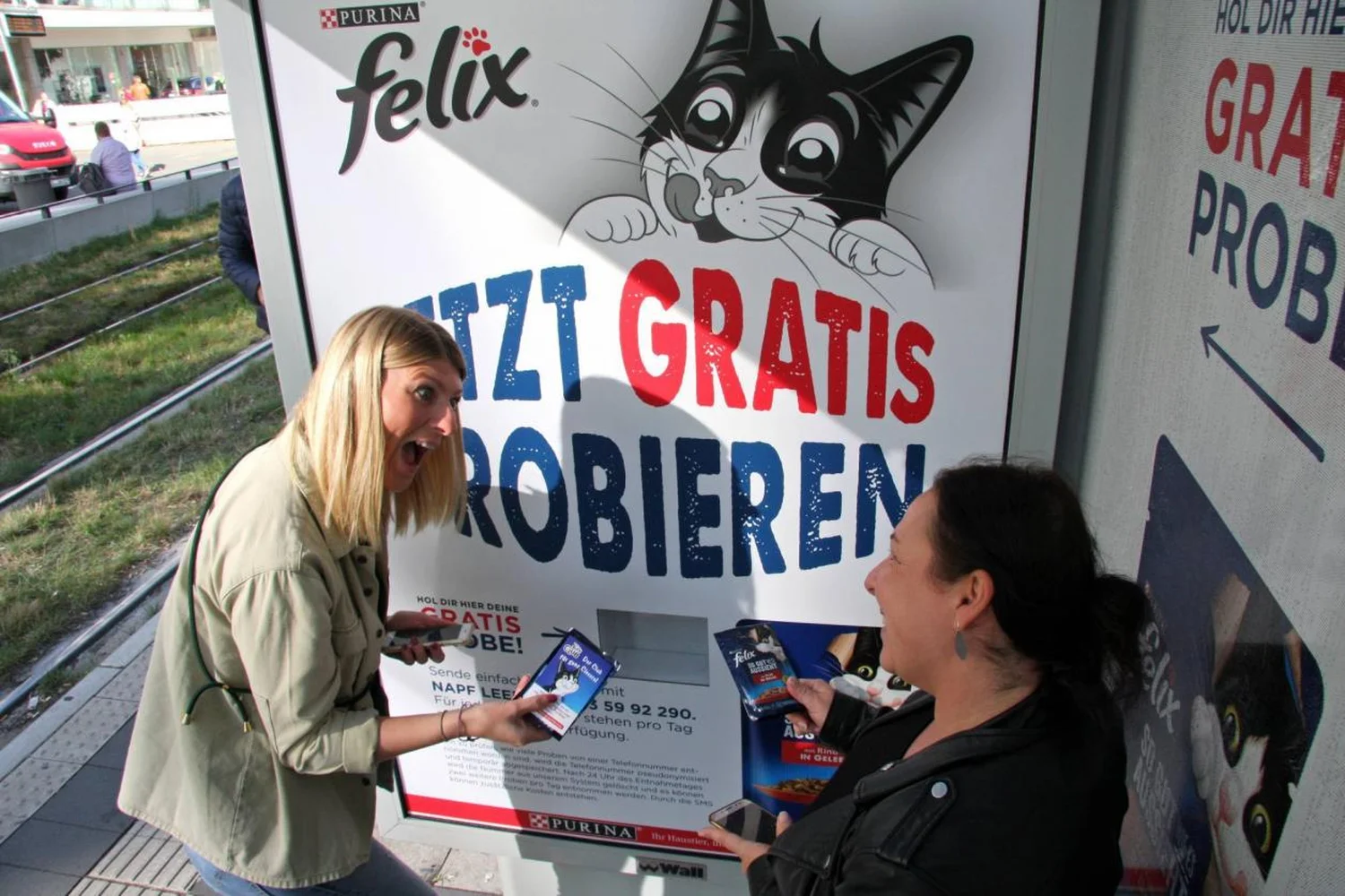 berlin-duesseldorf-netrle-purina-katzenfutter-dispenser-3.webp
