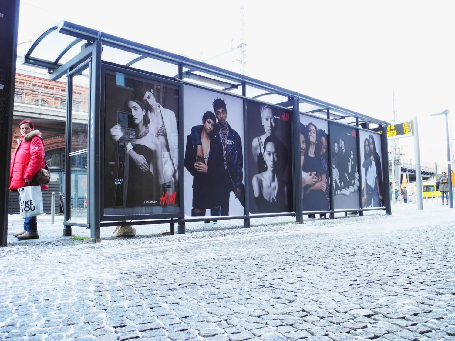 berlin-hundm-wartehallenbranding-schnee-1.webp