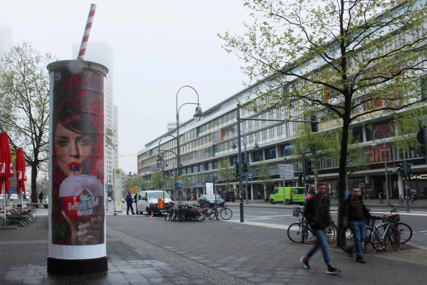 berlin-radeberger-berliner-weisse-uebergosse-strohhlame-2.webp