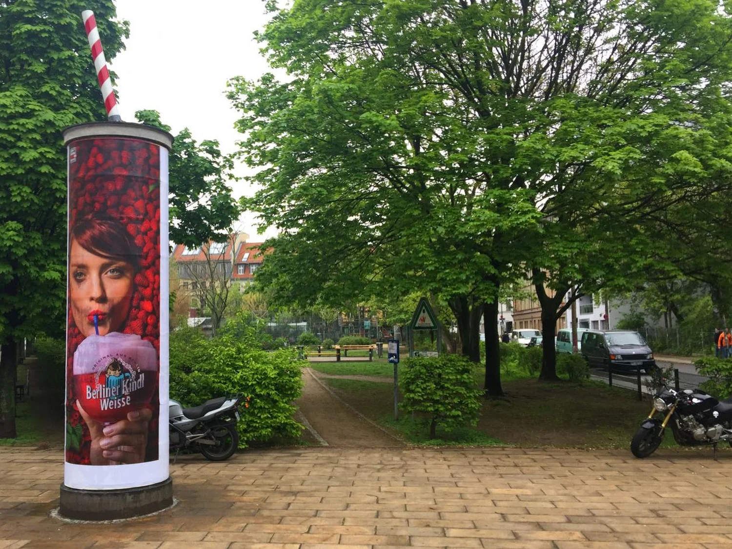 berlin-radeberger-berliner-weisse-uebergosse-strohhlame-5.webp
