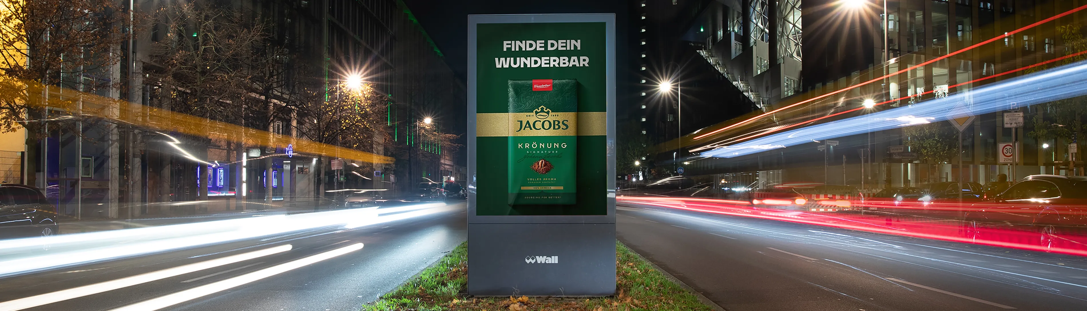 City Light Poster mit OOH-Kampagne einer Kaffeemarke in der Axelspringerstraße in Berlin.
