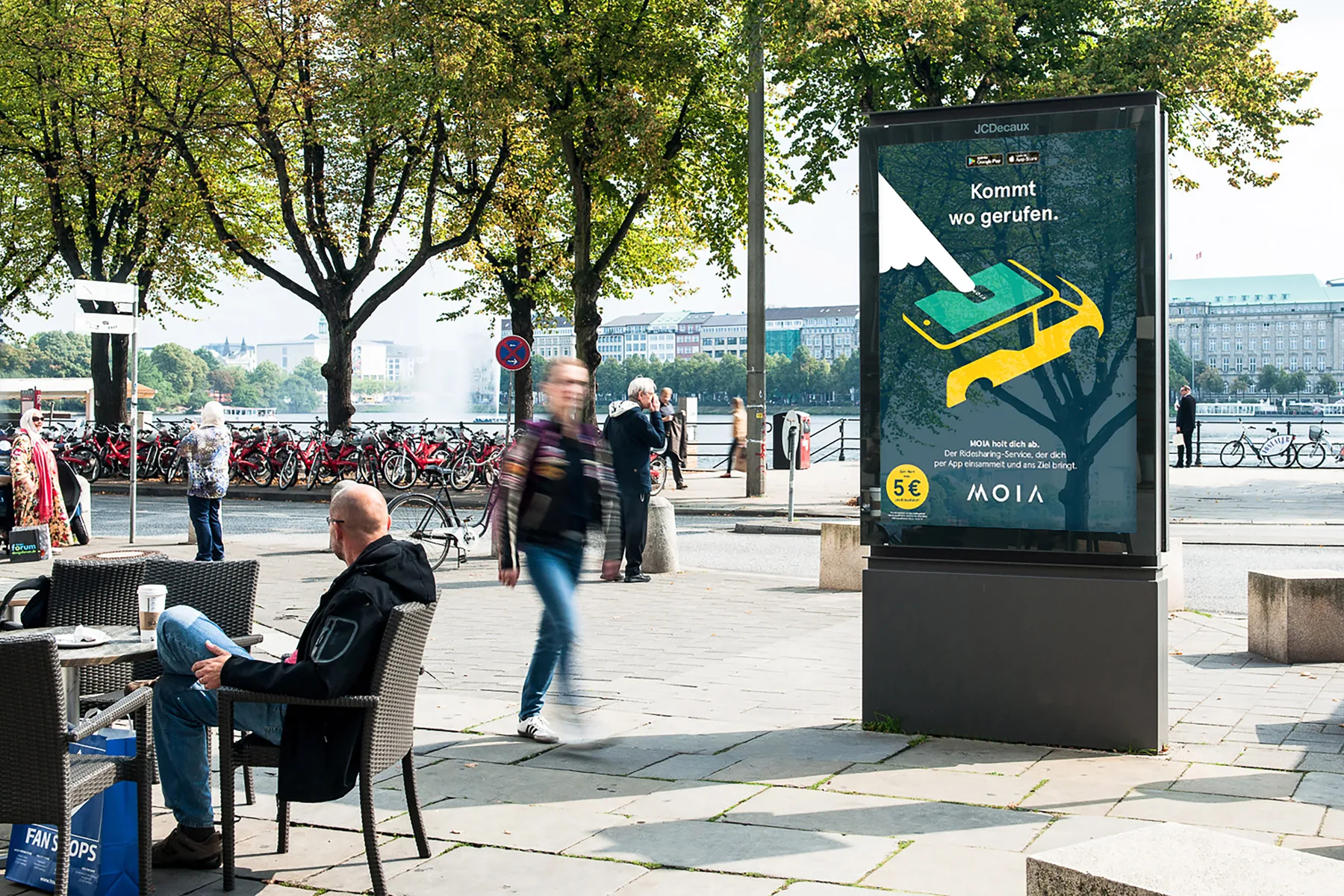City Light Poster mit Out of Home-Kampagne eines Mobilitätsanbieters an der Alters in Hamburg.