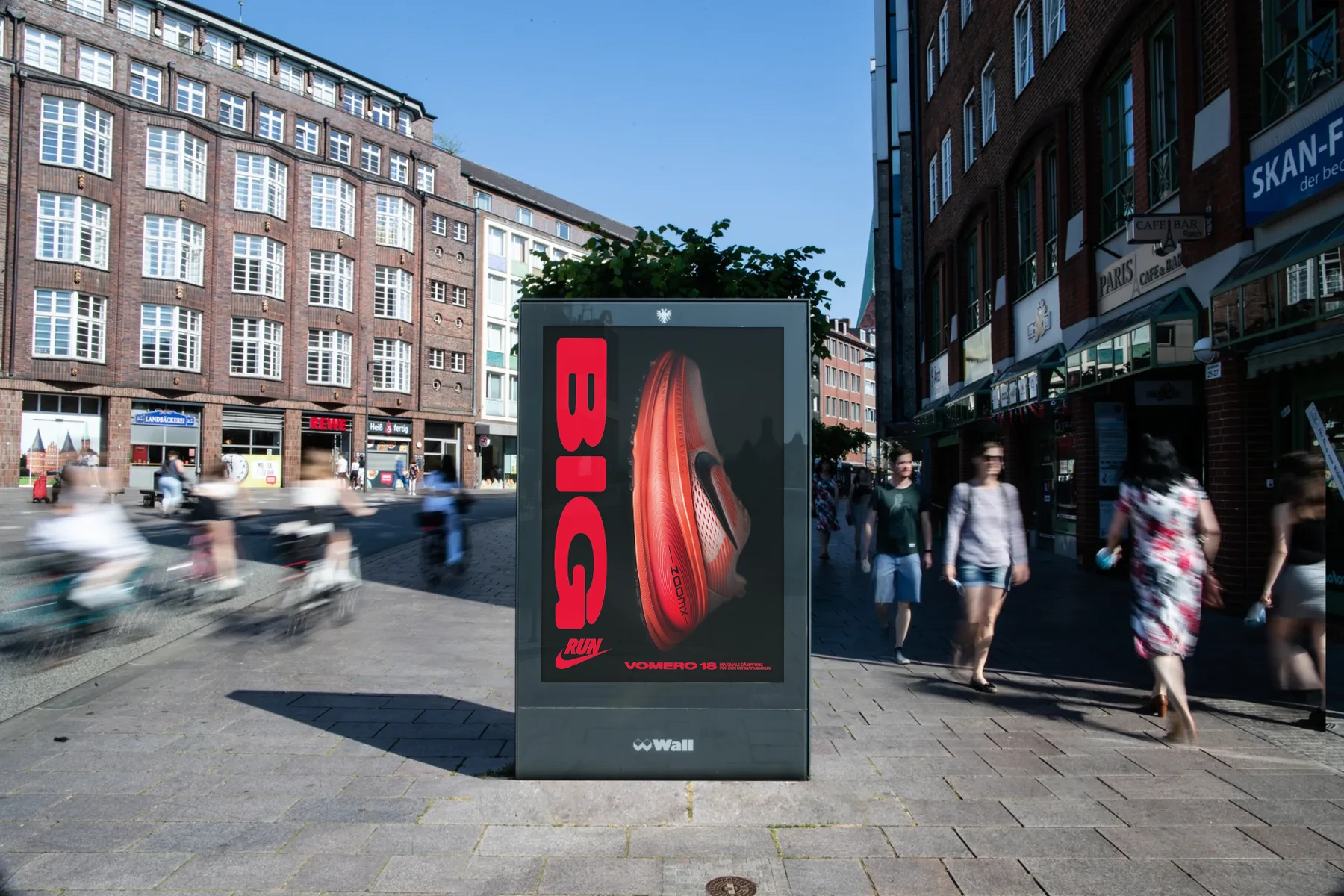 City Light Poster mit OOH-Werbung einer Sportmarke in der Sandstraße in Lübeck. 