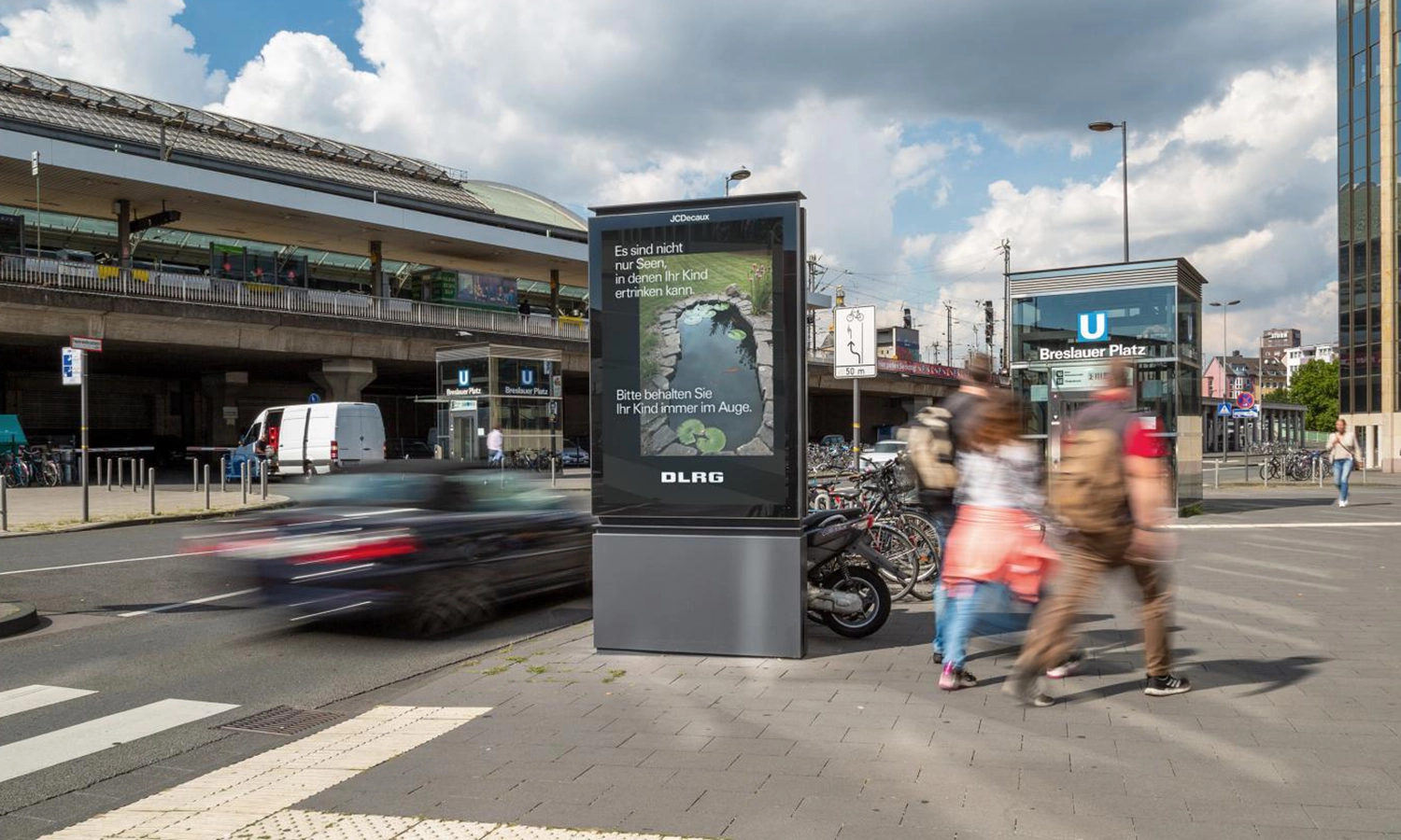 city-light-poster-wassersicherheitskampagne-breslauer-platz-köln.webp