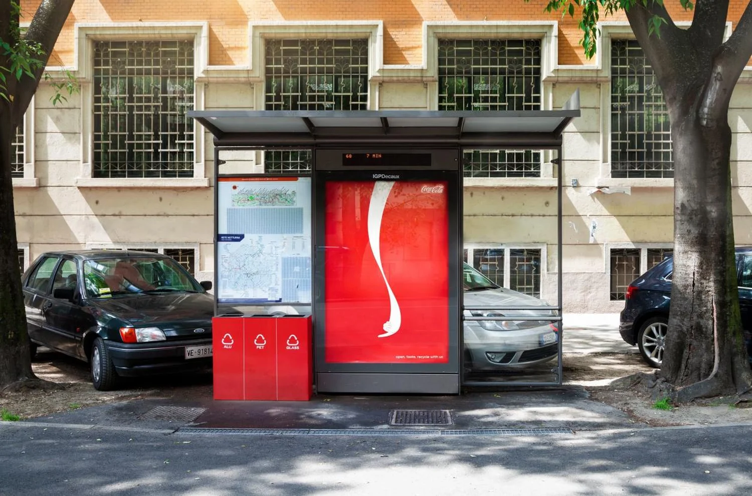 coca-cola-recyclingbehaelter.webp