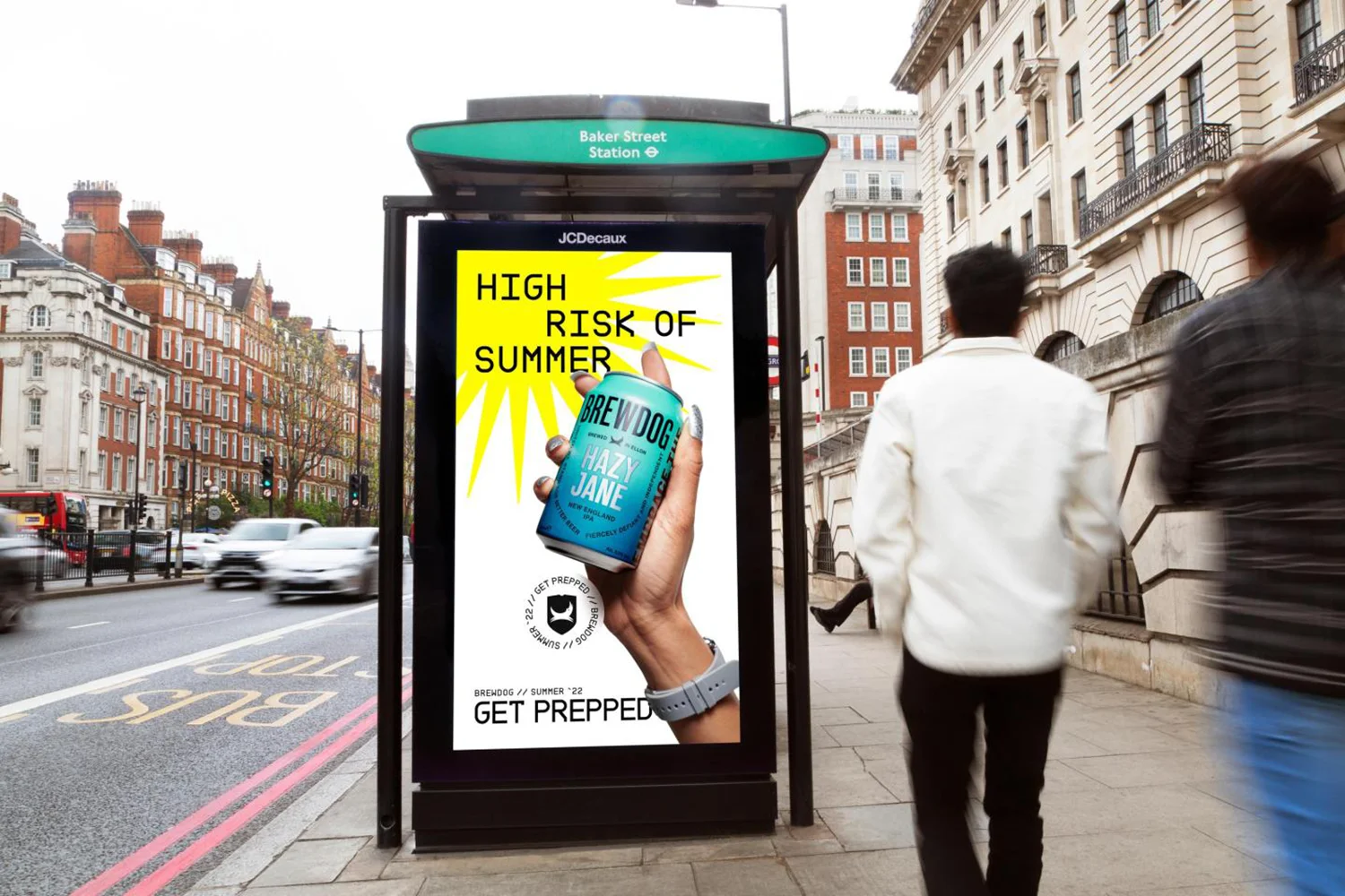 Digital City Light Poster zeigt Getränkewerbung in Baker Street in London.