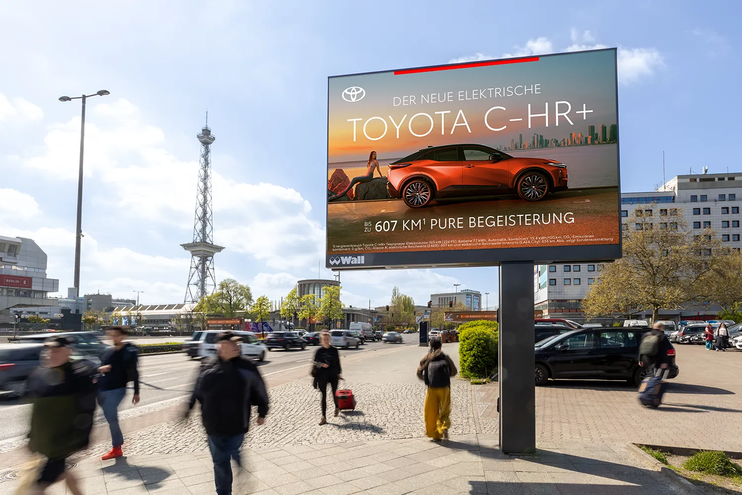 Digital City Light Board zeigt Automobil-Werbung an der Neuen Kantstraße in Berlin.