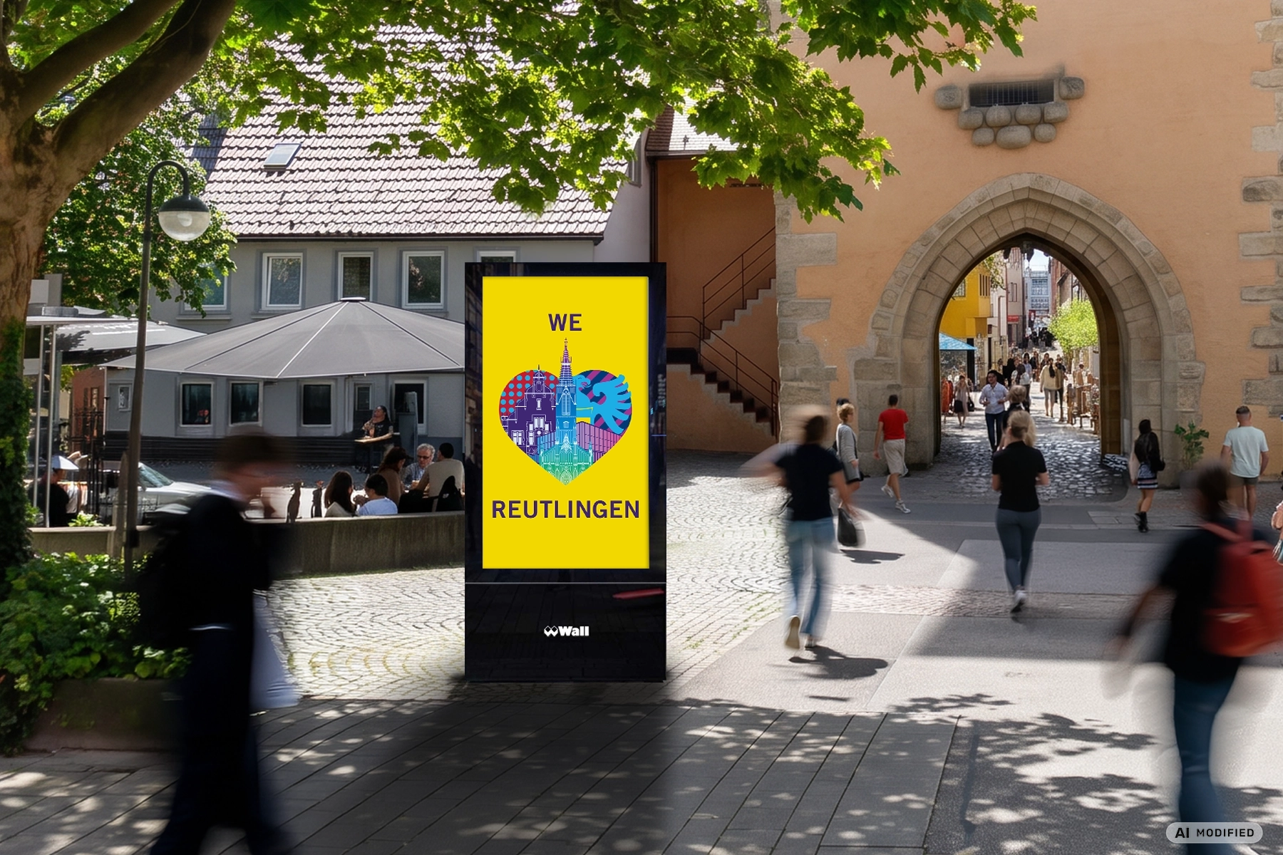 Digital City Light Poster mit OOH-Kampagne in der Innenstadt von Reutlingen.