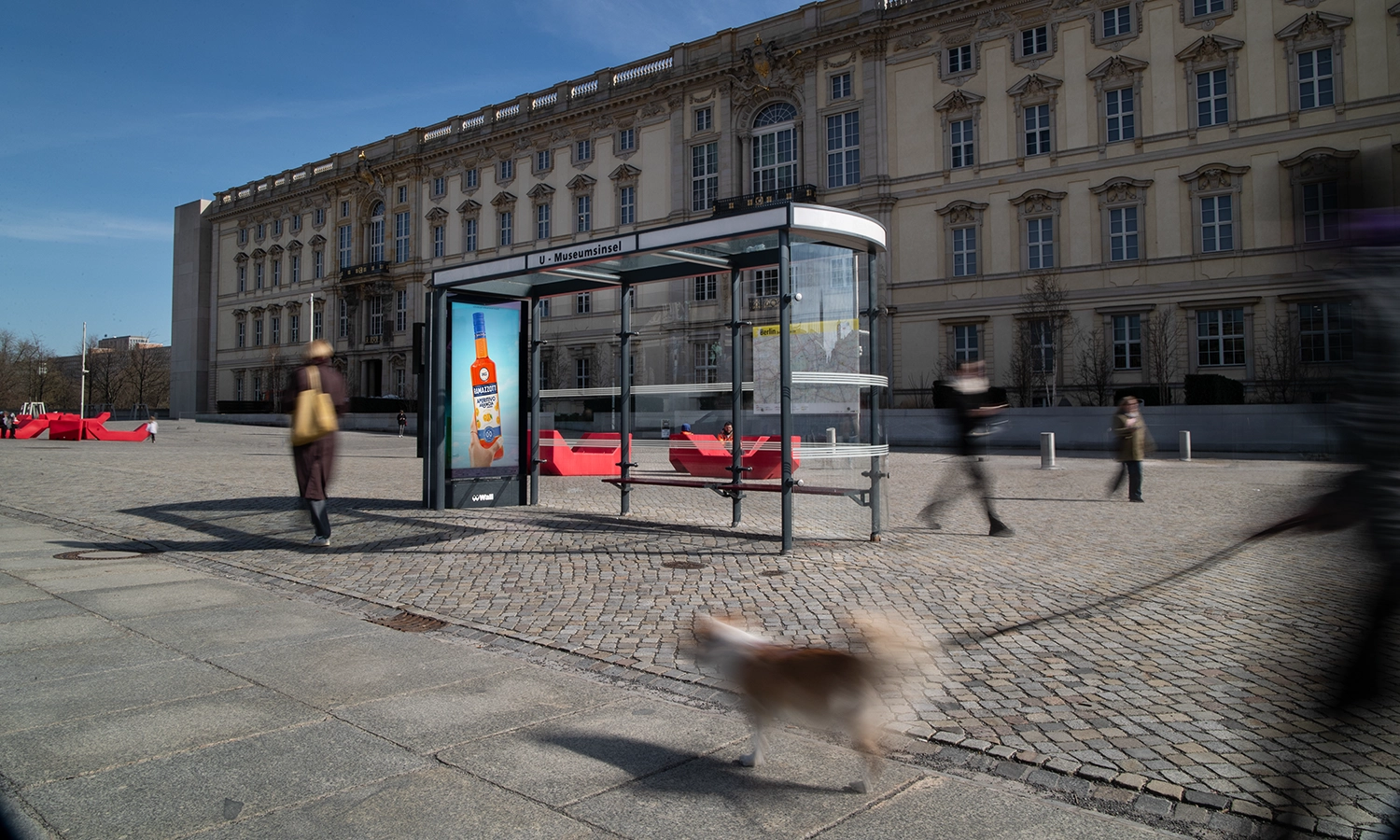 digital city light poster-alkoholfreier-aperitif-werbung-museumsinsel-berlin.webp