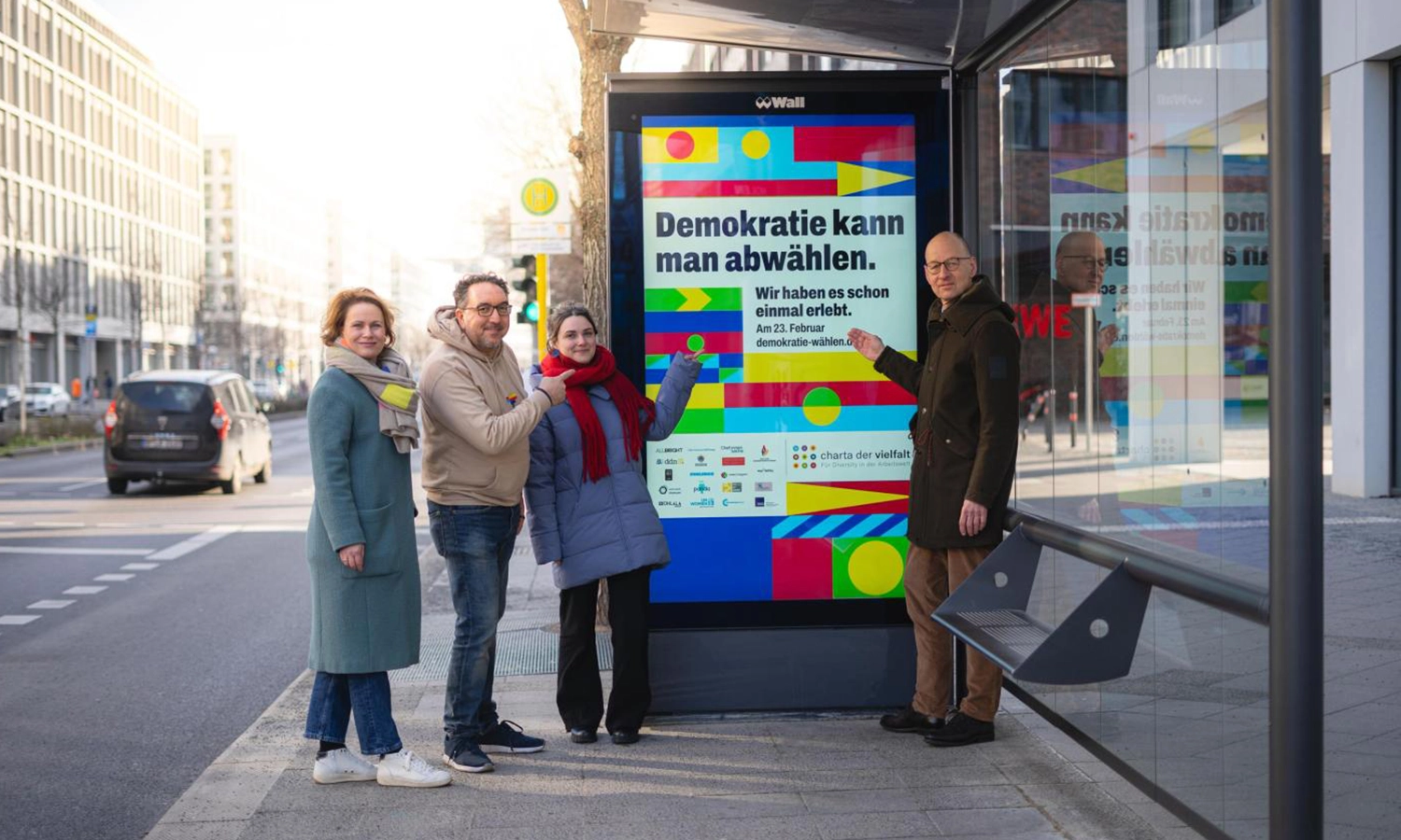 digital-city-light-poster-demokratie-heidestraße-berlin.webp
