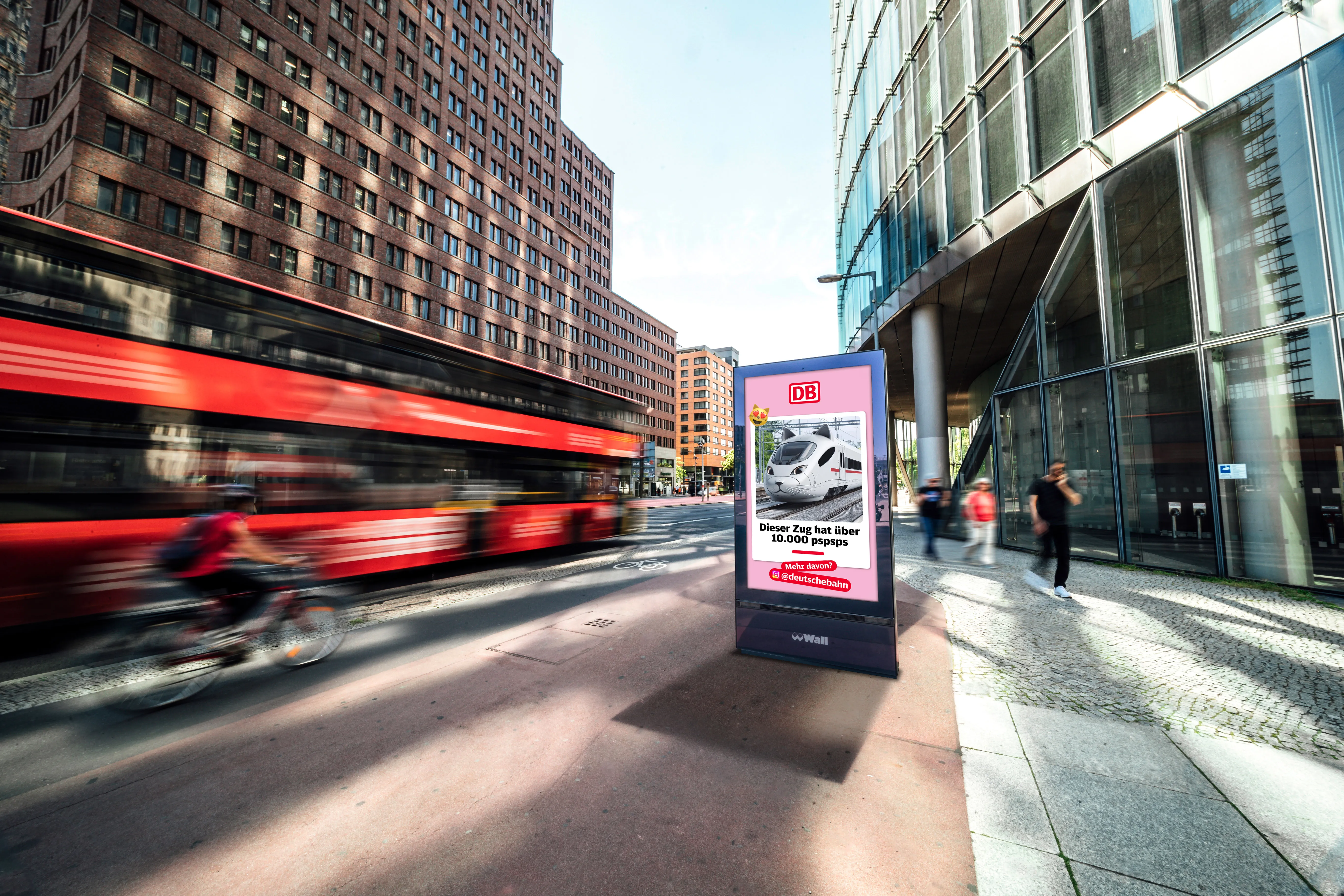 Digital City Light Poster zeigt Werbung für Fahrgastunternehmen am Potsdamer Platz in Berlin.