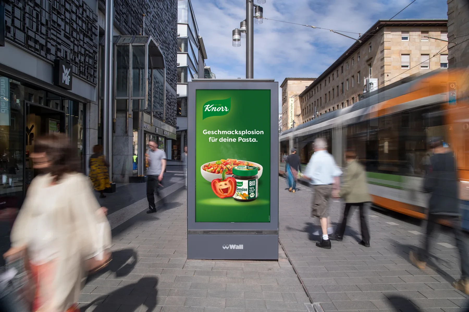 Digital City Light Poster mit OOH-Werbung eines Lebensmittelherstellers in der Innenstadt von Mannheim.