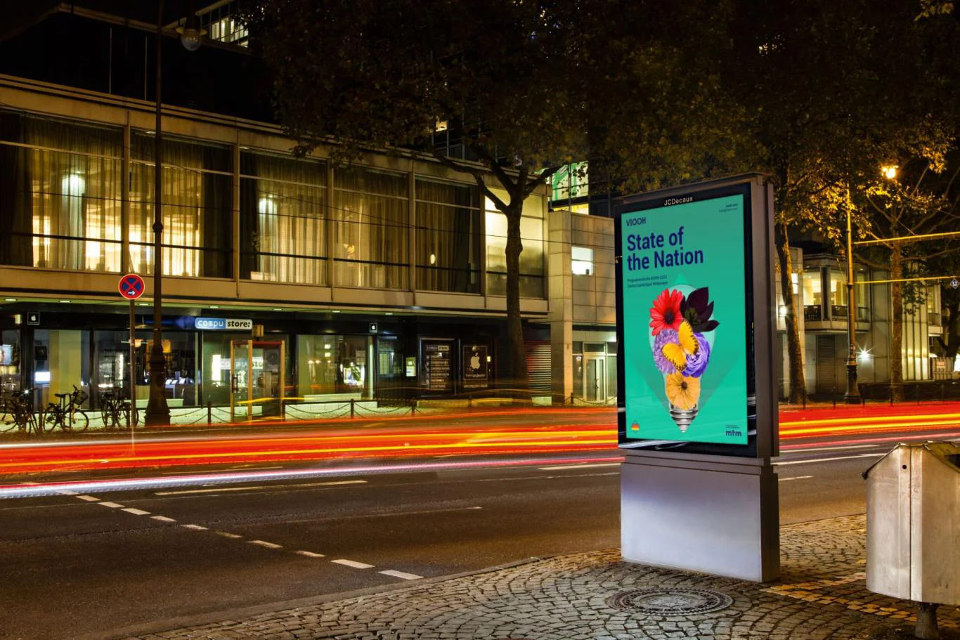 Digital City Light Poster zeigt Cover von VIOOH's State of the Nation Reports 2023