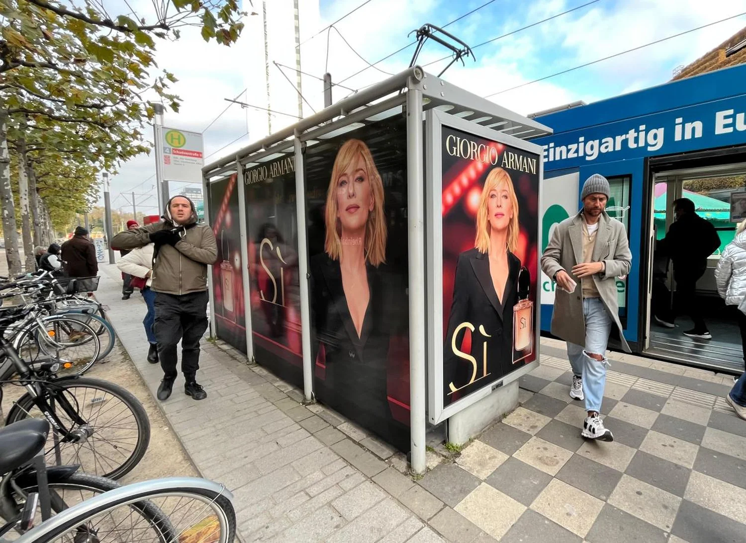 duesseldorf-armani-si-duftspender-3.webp