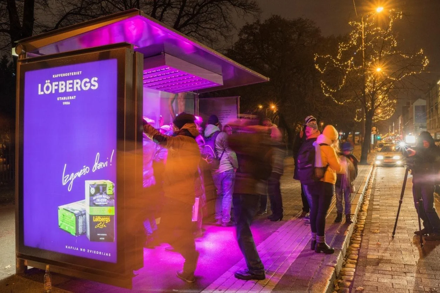 riga-loefbergs-lila-vitrine.webp