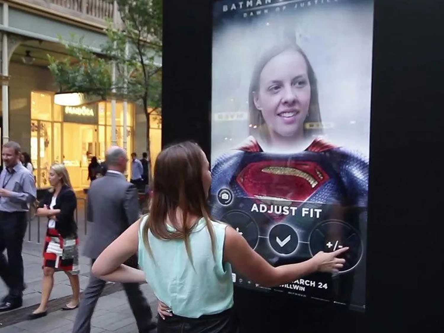 sydney-badman-vs-superman-kamera-1.webp