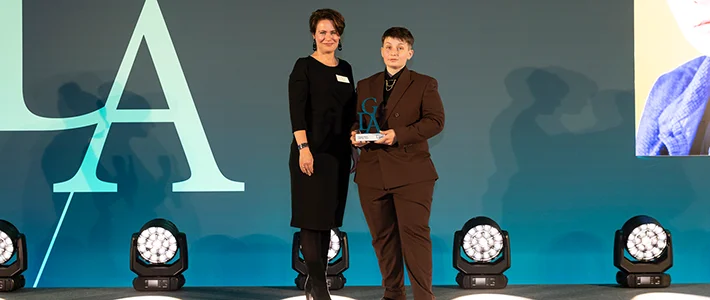 Frauke Bank überreicht Award beim German Diversity Award