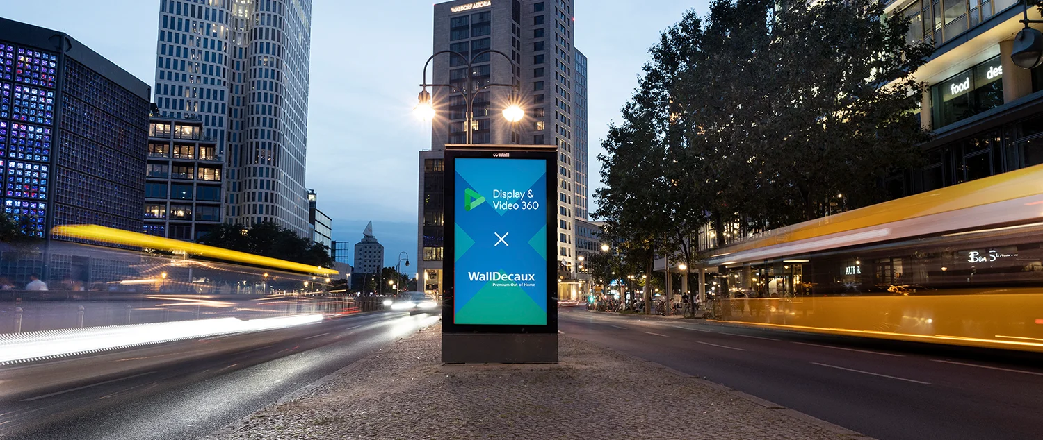 Digital City Light Poster mit Motiv zur Integration des WallDecaux Inventars in Googles Display & Video 360 in Berlin.