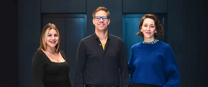 Portrait von drei WallDecaux Programmatic Expert:innen Louisa Pinke, Björn Wendler und Maren Limpert.